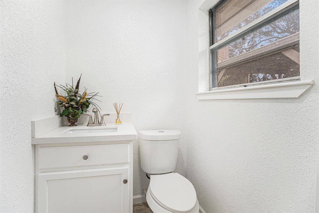 1/2 bath in the master