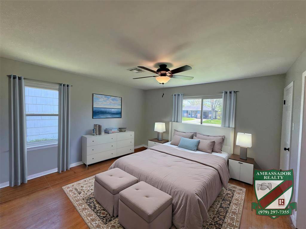 Large Primary bedroom *Virtually staged *