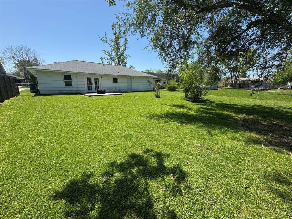 Large backyard great for family and entertaining