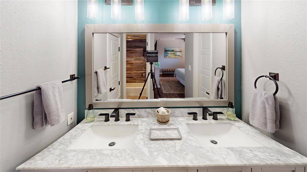 Primary vanity with dual sinks