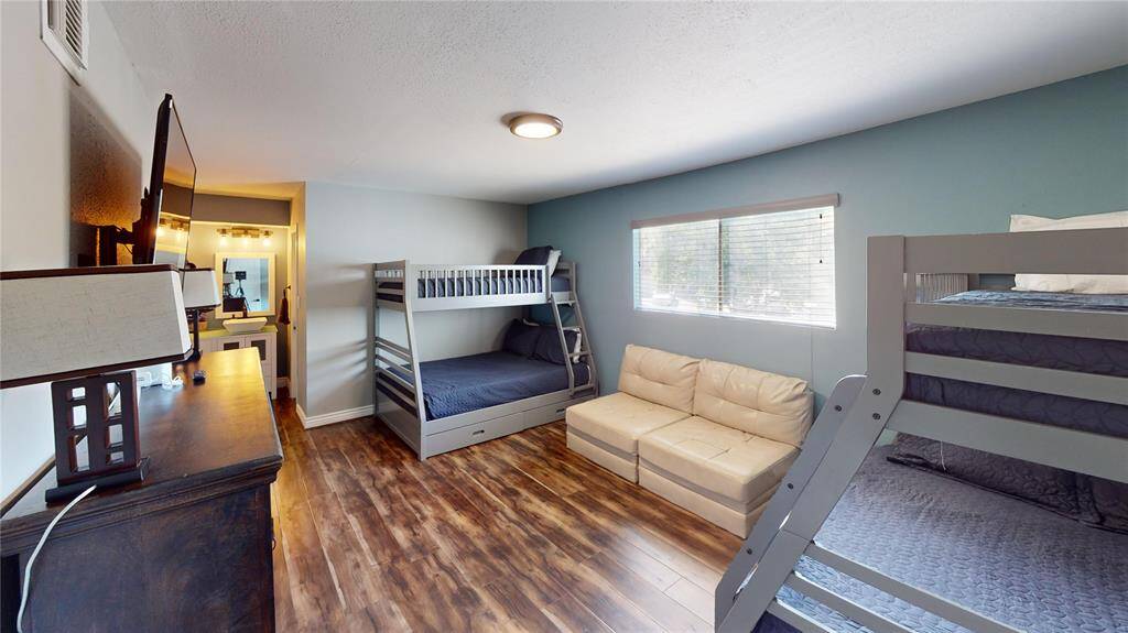Bedroom located on the lower floor, comes with all bunch beds and furnishings.