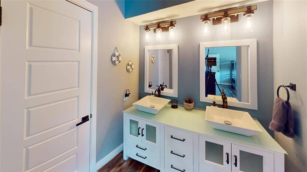 Lower bedroom vanity with dual sinks
