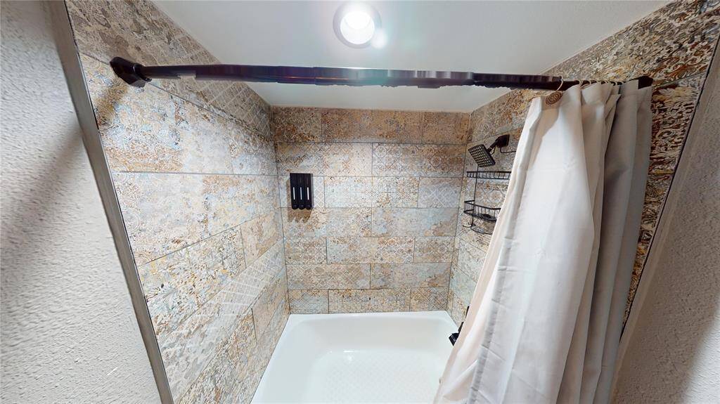 2ndd lower bedroom shower and toilet