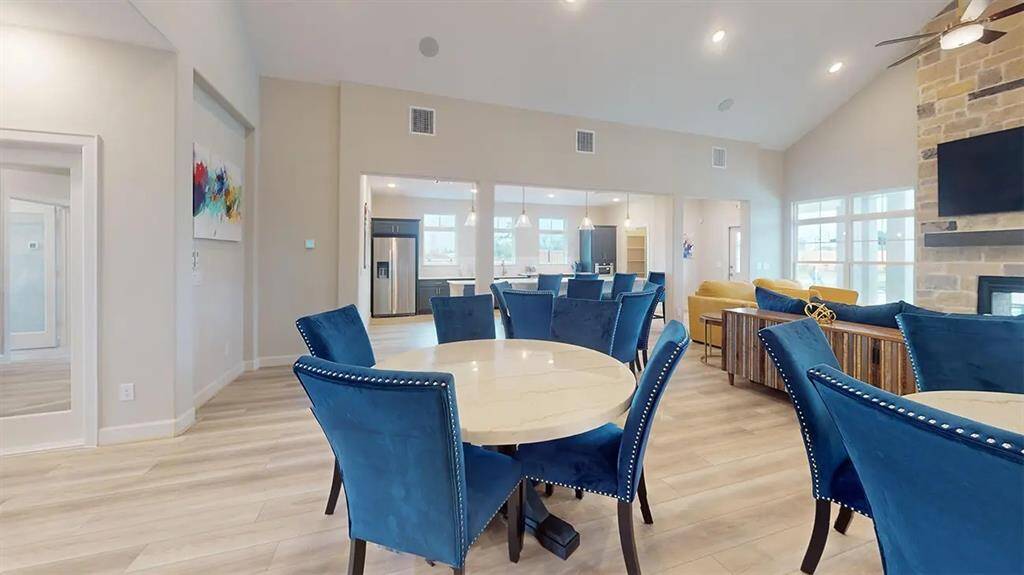Clubhouse Dining