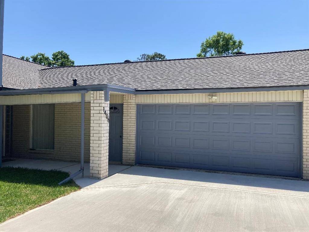 Storm resistance insulated garage doors