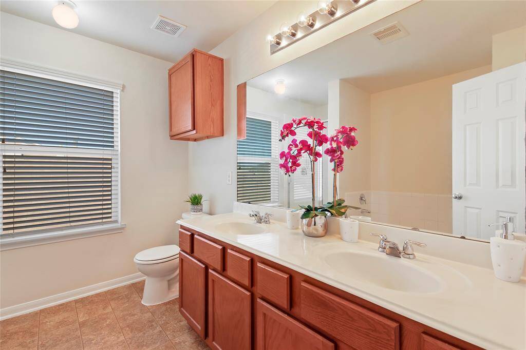 Primary bath with dual sinks.