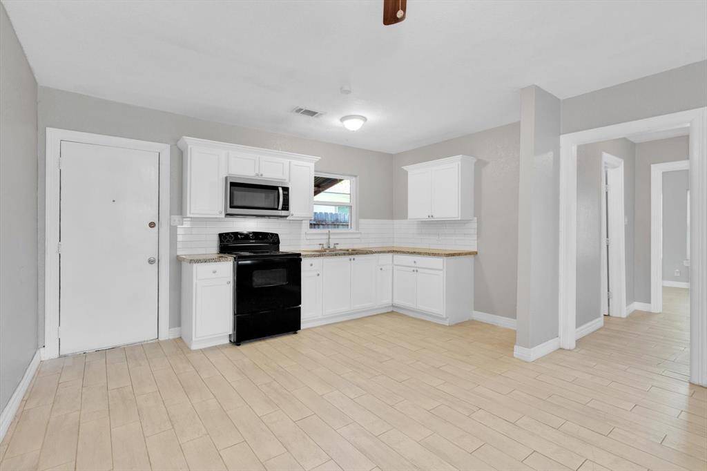 Luxurious granite countertops for a stylish and durable kitchen upgrade.