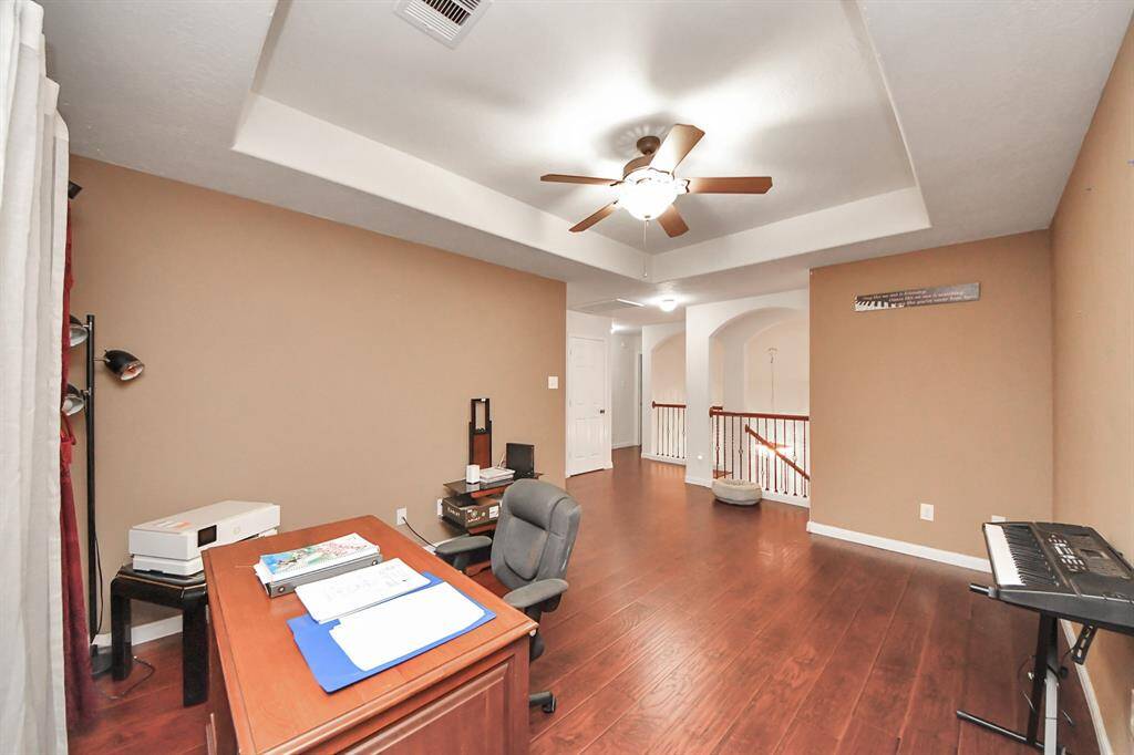 Expansive enough to accommodate seating arrangements, you can see that this is the perfect space for enjoying your free time.
