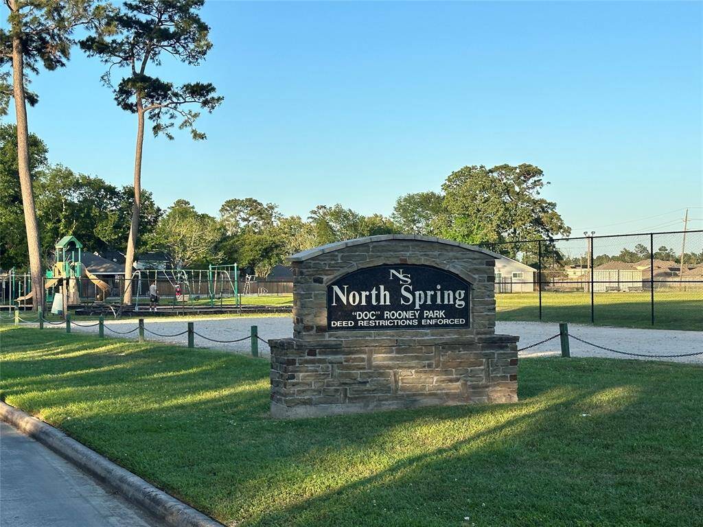 Walking distance to park with playground