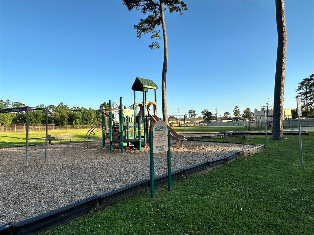 Walking distance to park with playground