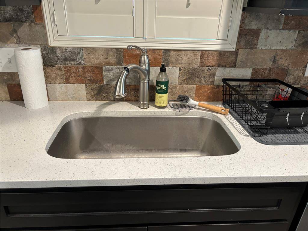 Farm style sink in the kitchen-