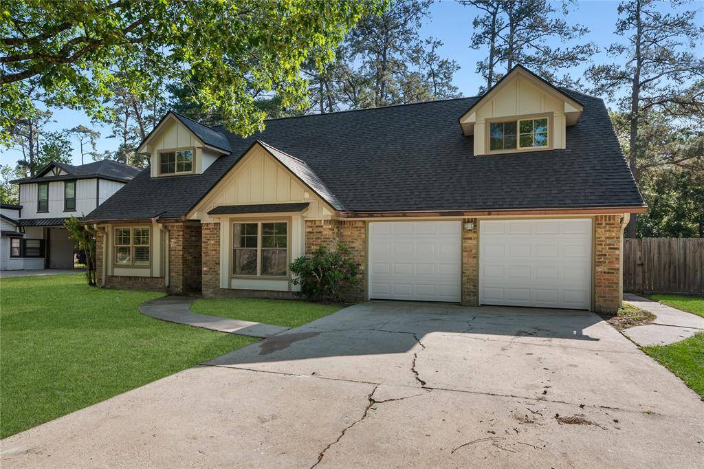 This home could be a great Air B&B as it can sleep 10 comfortably! Minutes to The Scrapyard, Oak Ridge High School, The Woodlands High and College park High School.
