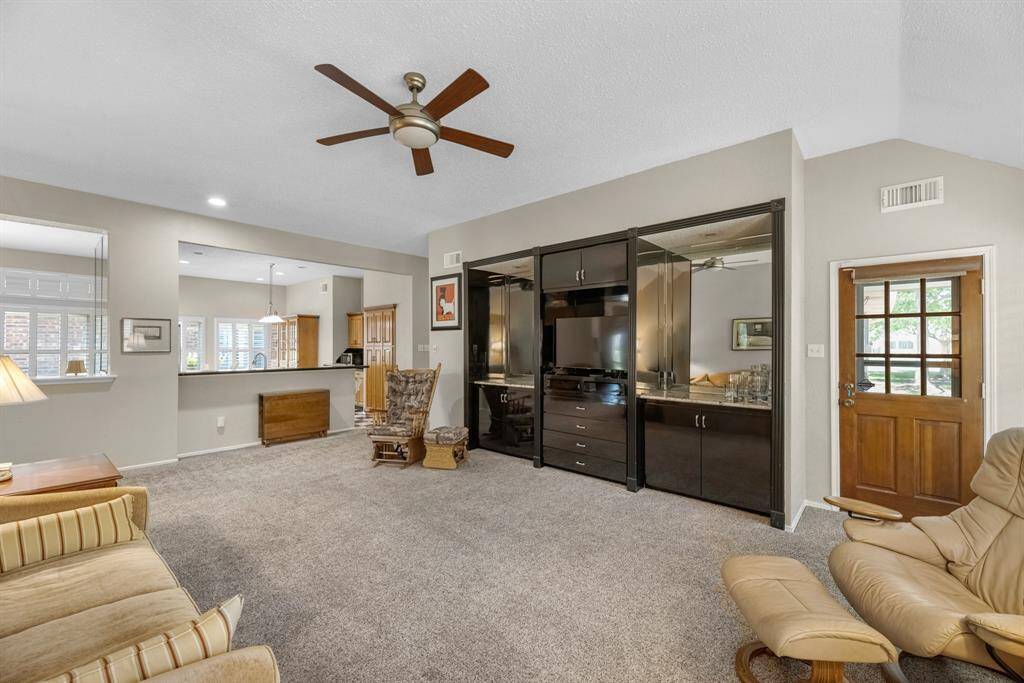 Second living area