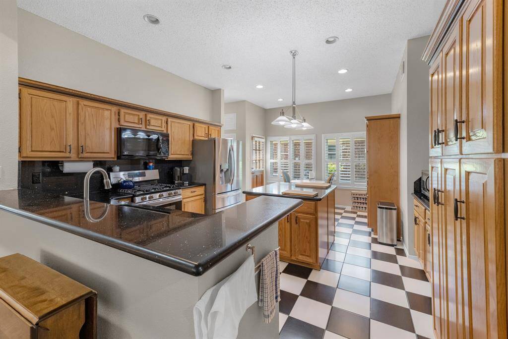 So much kitchen storage.