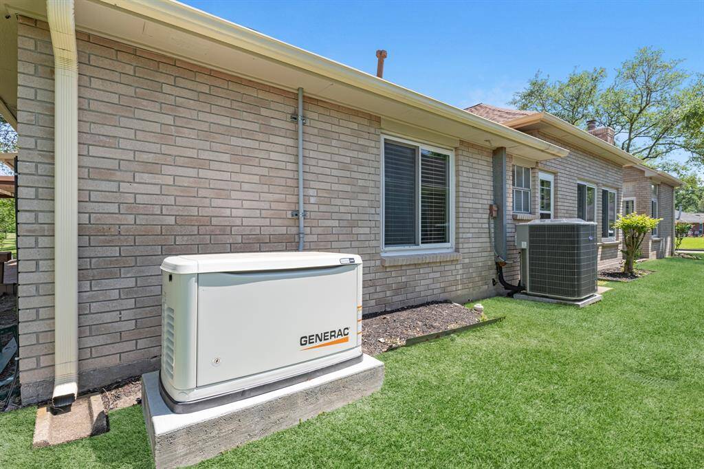 Whole house gas generator. NEW!
