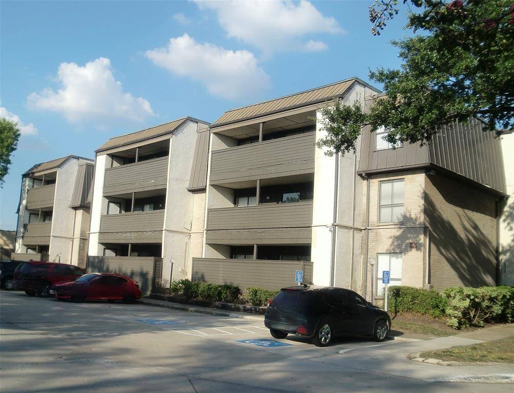 Discover your new home at River Stone. Enjoy modern living in a prime location with convenient access to amenities. Perfect for those seeking comfort and style.