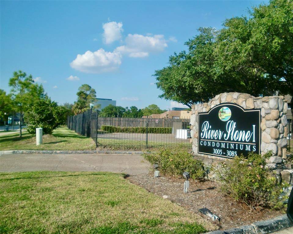 Welcome to 3005 Walnut Bend - Condominiums, where comfort meets community.