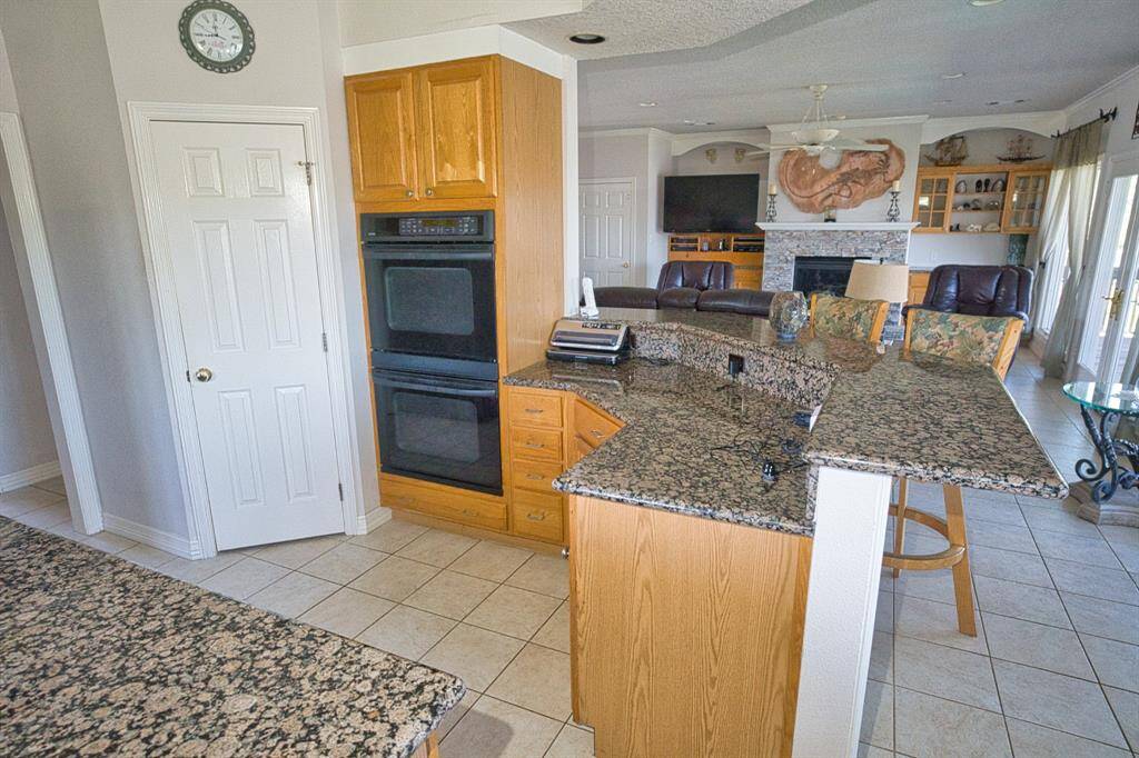 Wrap around Breakfast bar, Double Ovens, and Nice sized Pantry