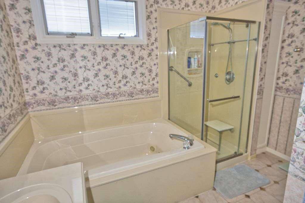 Jetted Tub with Separate Shower