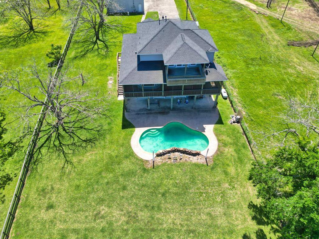 View about the home & pool. On the Left are Pecan Trees that soon will be full of Leaves. They are alive & healthy.