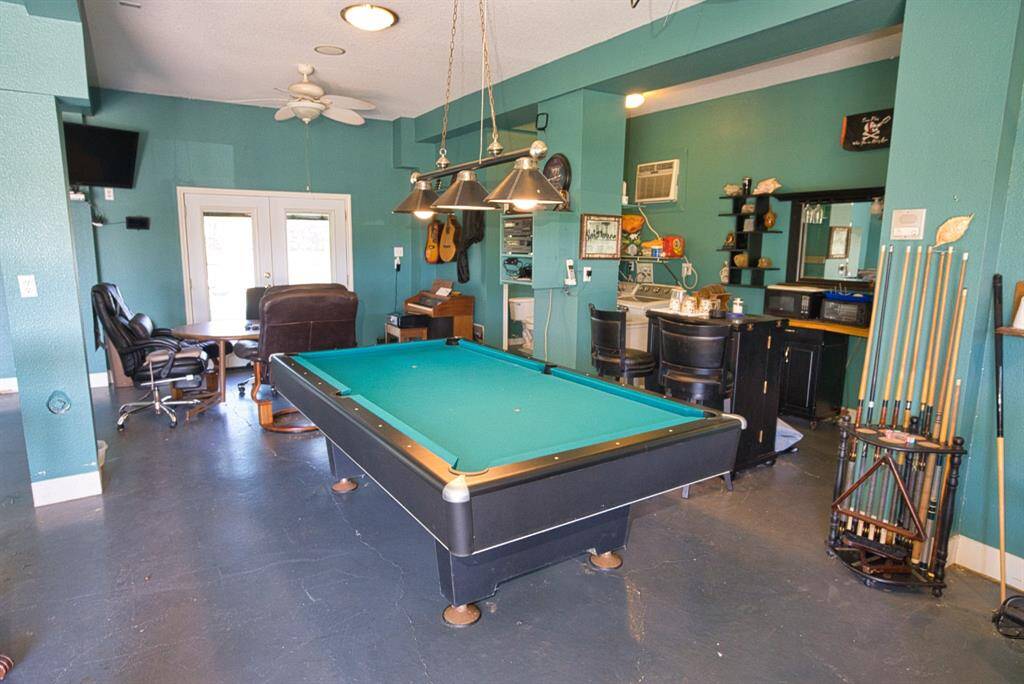 Game Room, 1/2 bath,washer/dryer, Bar