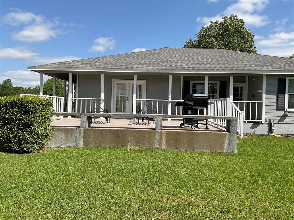 Lot’s of entertaining could be done on this wonderful back patio.
