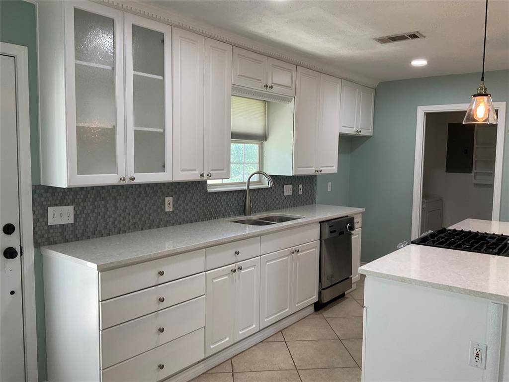 Look at all of the cabinets, room for everything.