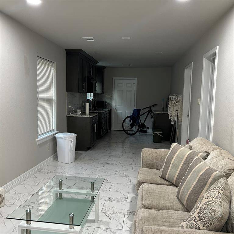 2/1 bedrooms