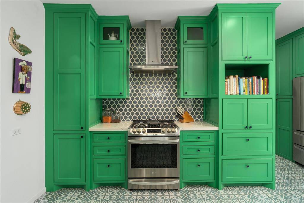 Dual fuel stove. All new LG appliances. Gorgeous backsplash makes it’s way all the way to the ceiling. No details spared here!