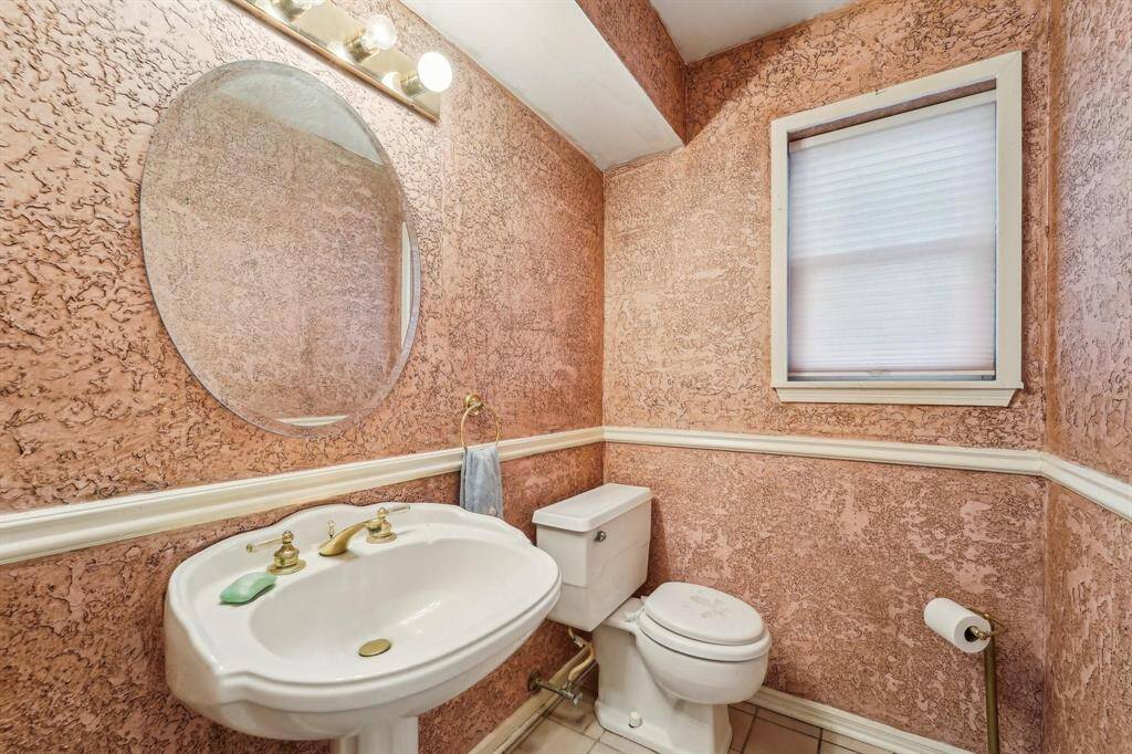 Downstairs half bathroom.
