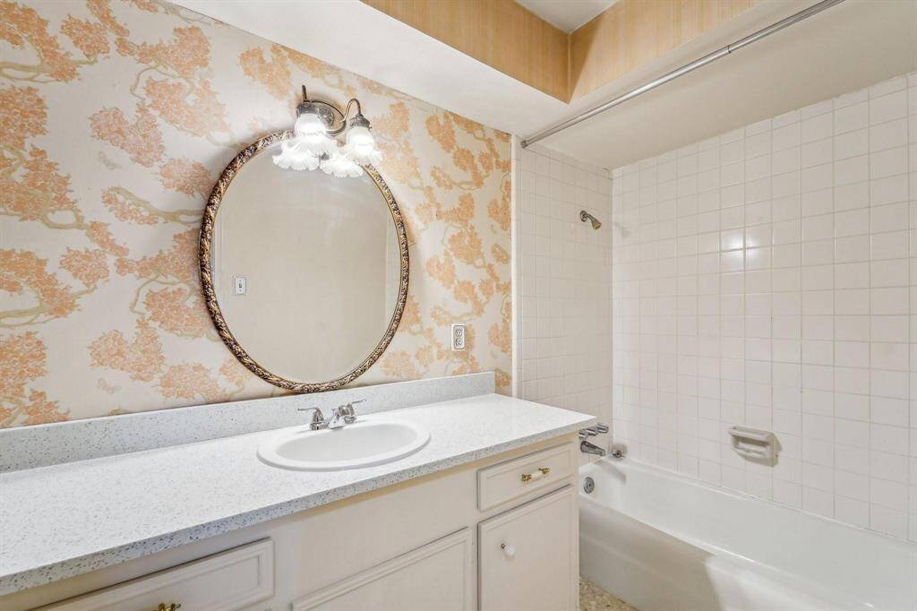 Full bathroom upstairs with a combo shower/tub and upgraded quartz countertops.