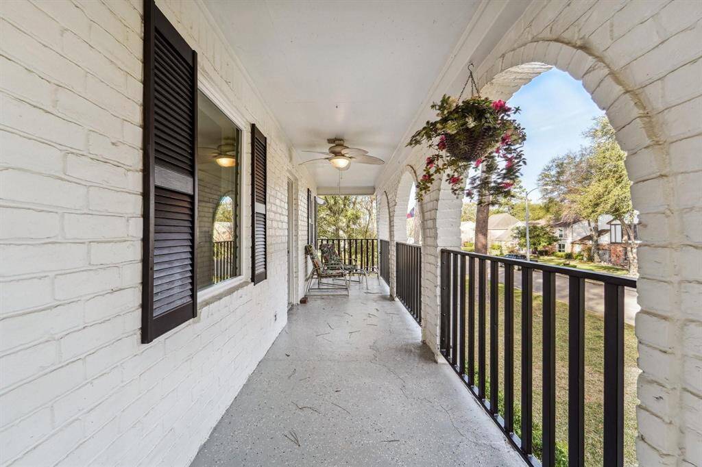 Upstairs balcony overlooking the front yard.