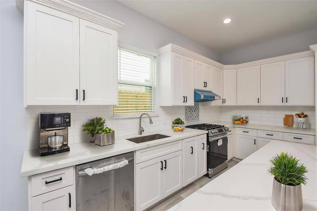 This gourmet kitchen features abundant cabinet and storage space, all complemented by sleek, durable quartz countertops.