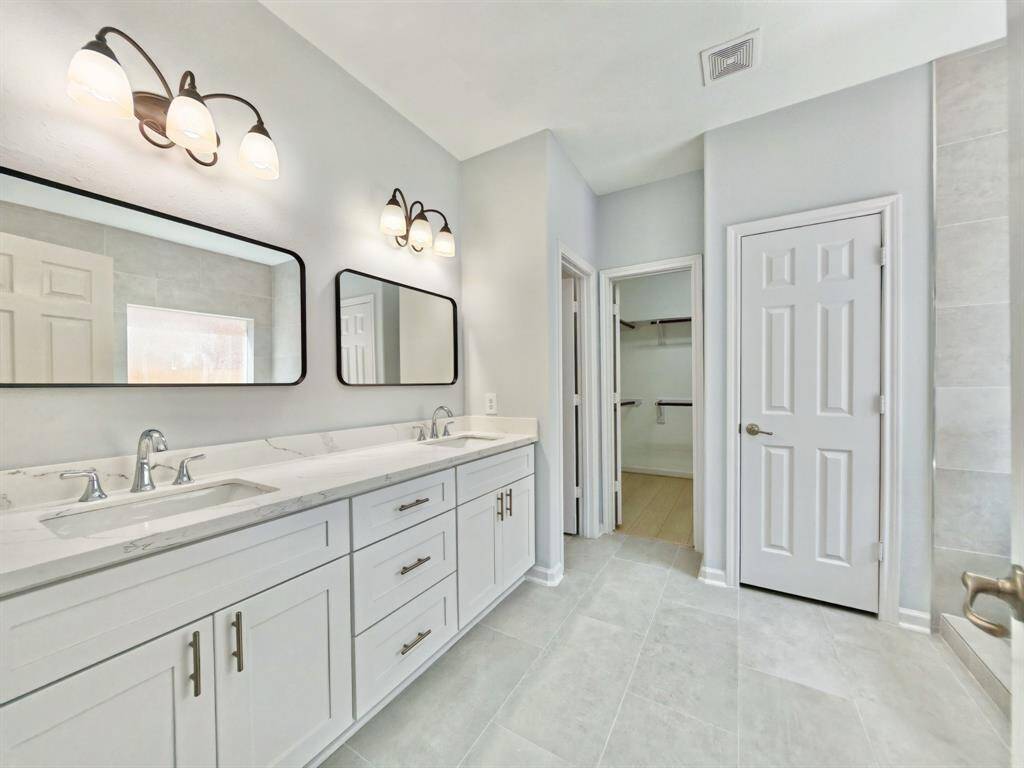 Fancy primary bathroom