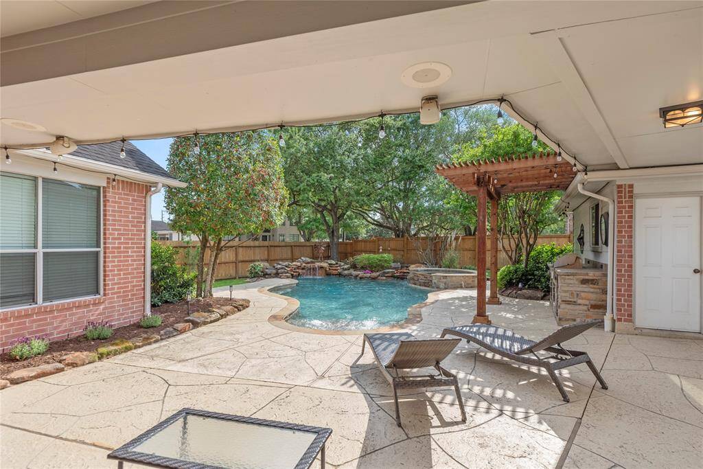 Nothing but blue skies and blue waters! The whole family is going to love this backyard!