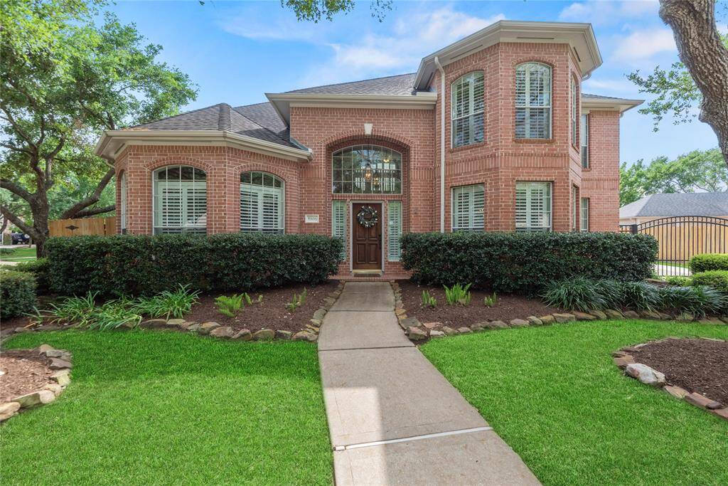 Impressive front brick elevation complemented by lush landscaping and a fully integrated sprinkler system, ensuring a pristine exterior year-round.