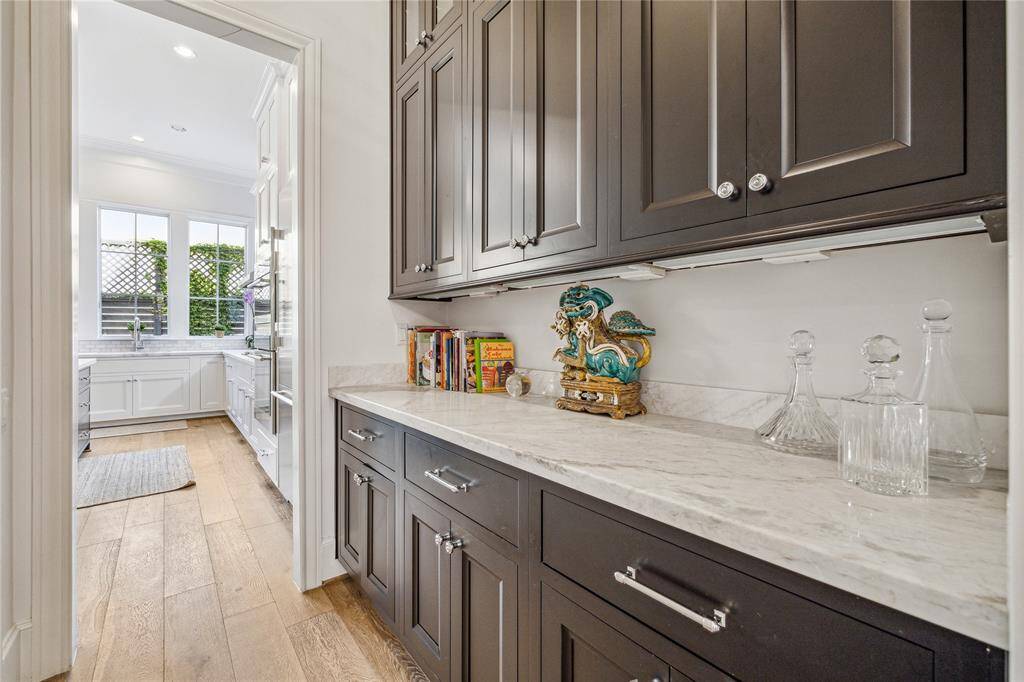 Here's the butler's pantry leading back to the dining area makes the perfect buffet space.