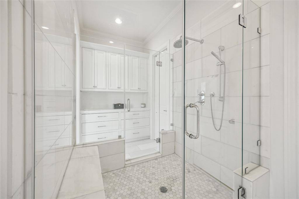 Is this a shower, or what?!  Note the access from both sides.