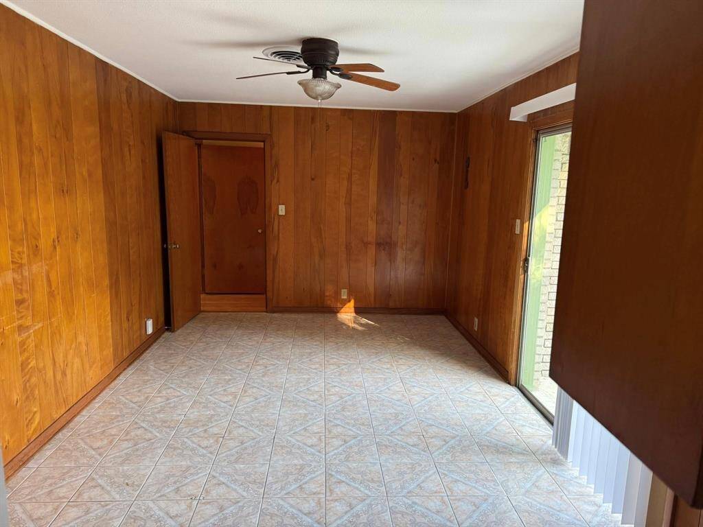 Another view of the dining area. Make it your own space.