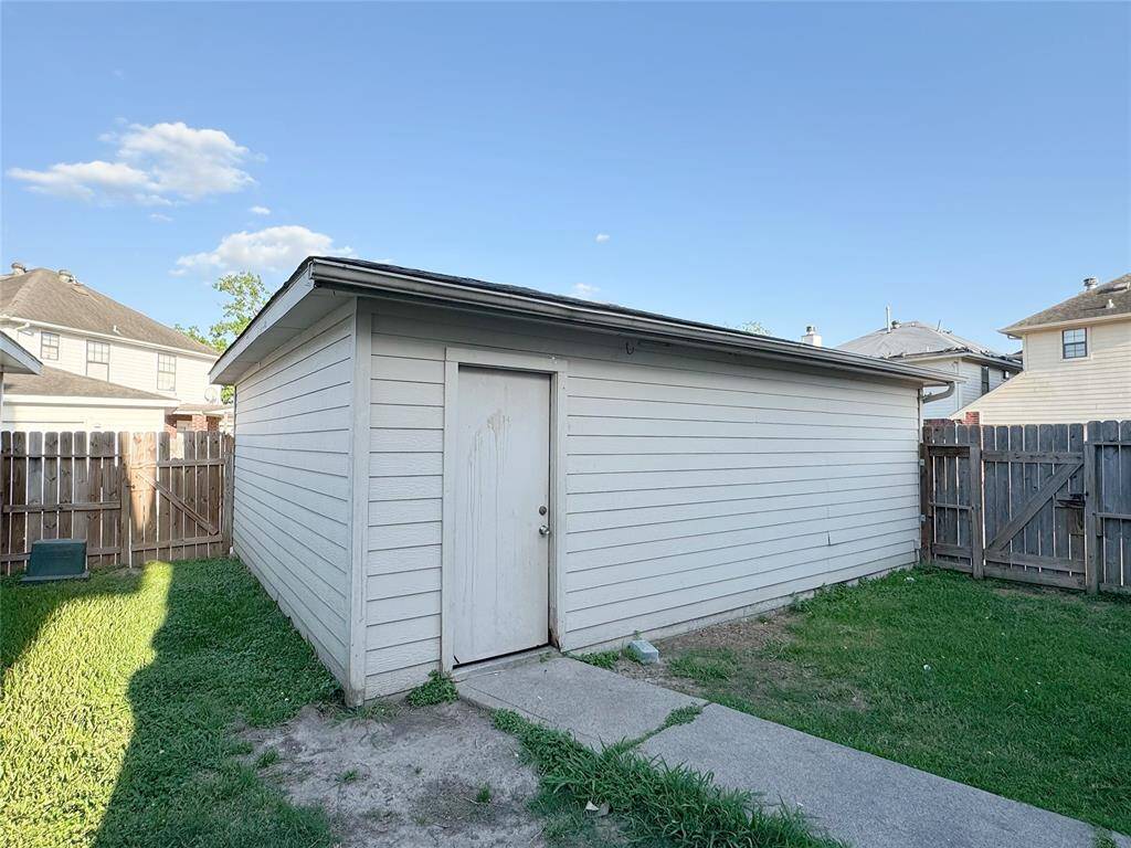 Detached garage
