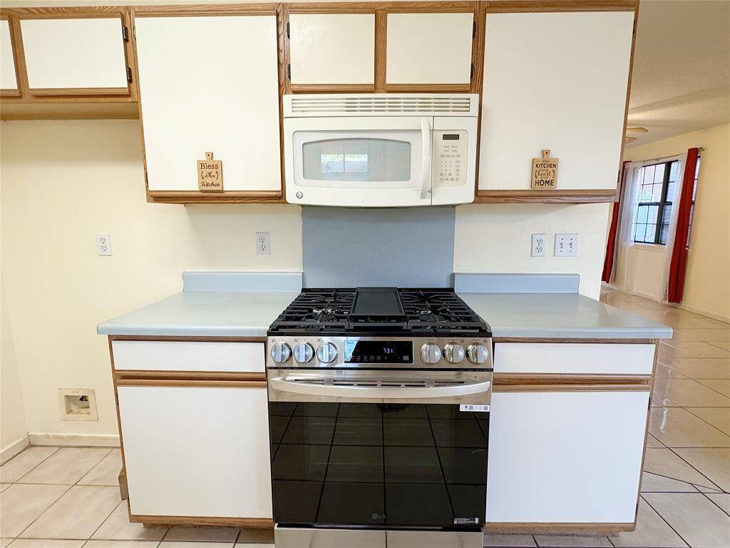Kitchen w/ new gas range