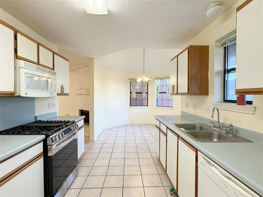 Kitchen w/ new gas range