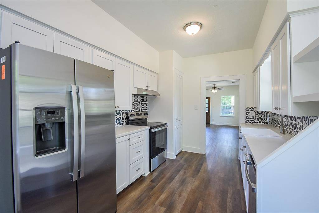 Enjoy the convenience of a brand-new side-by-side refrigerator, complete with a sleek ice and water dispenser conveniently located on the door.