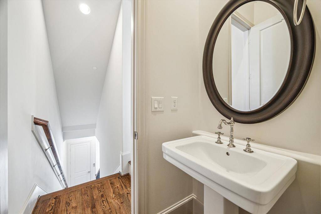 Second floor powder bath