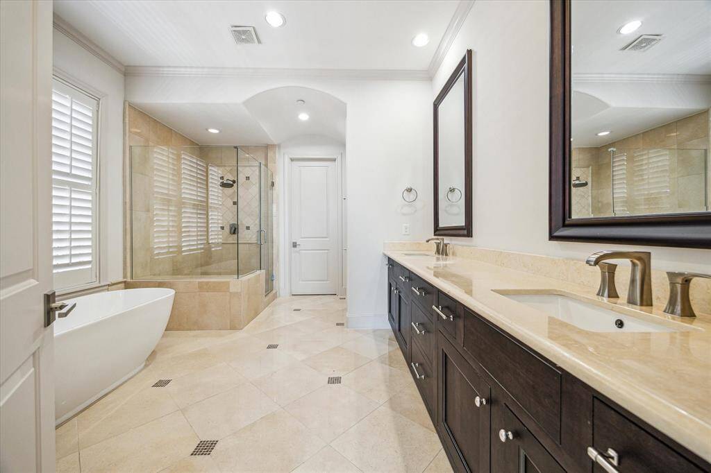 Another view of the primary bath.
