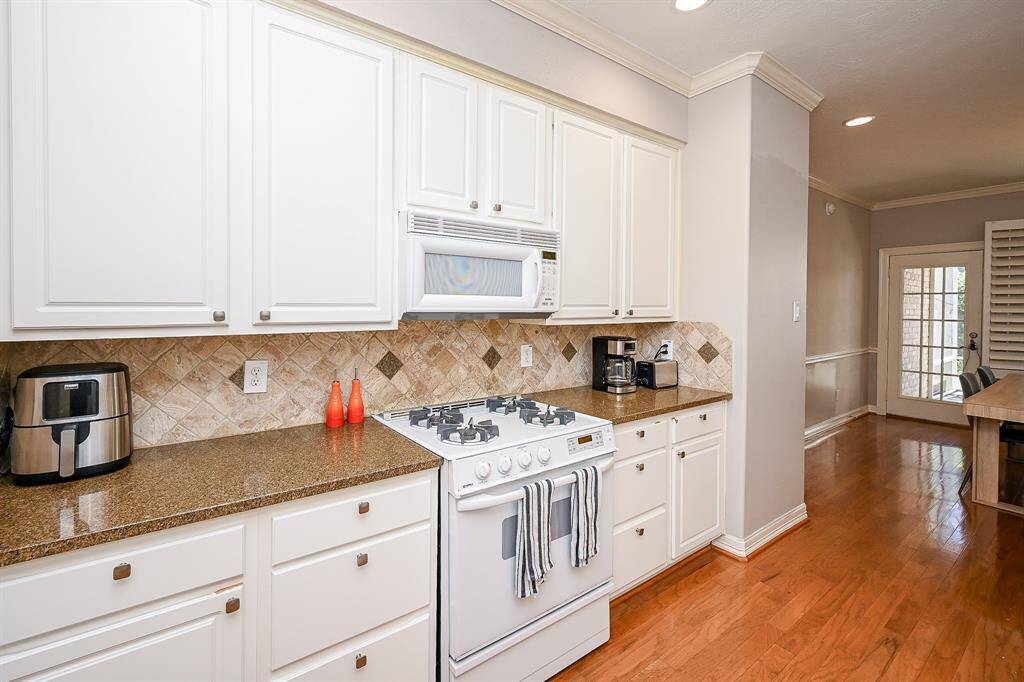 Everywhere you step, storage cabinetry, counters and appliances are conveniently there for your everyday and special entertaining day use!