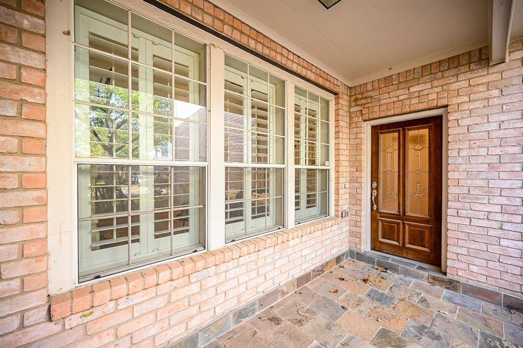 Artisan-like brick wall treatment and stone? slate floor? grace the covered private front entry. Inside, are 4 bedrooms and 2-1/2 baths, occupying a 2,975 square-foot corner lot, with 2, 327 square-feet of interior living space.