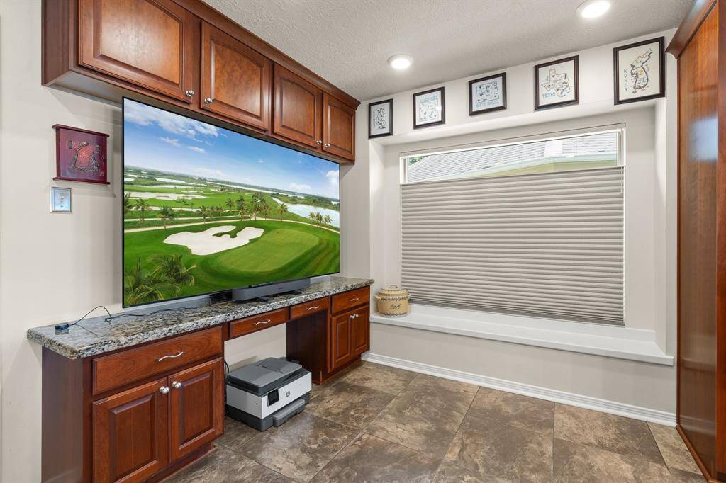 Breakfast room off the kitchen with built in desk.