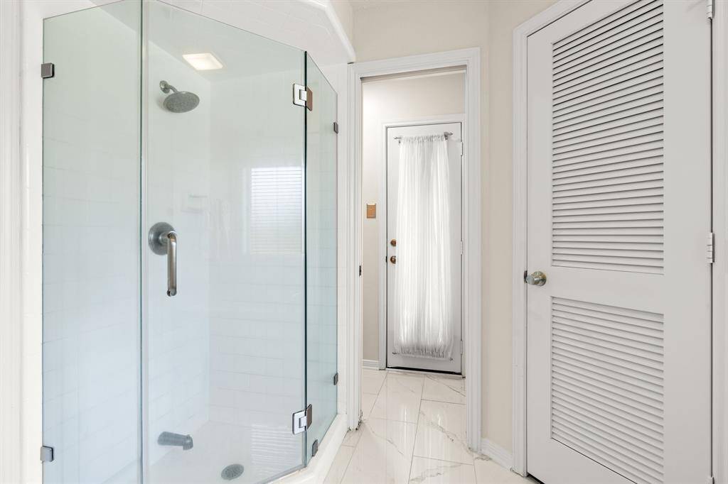 Separate shower
