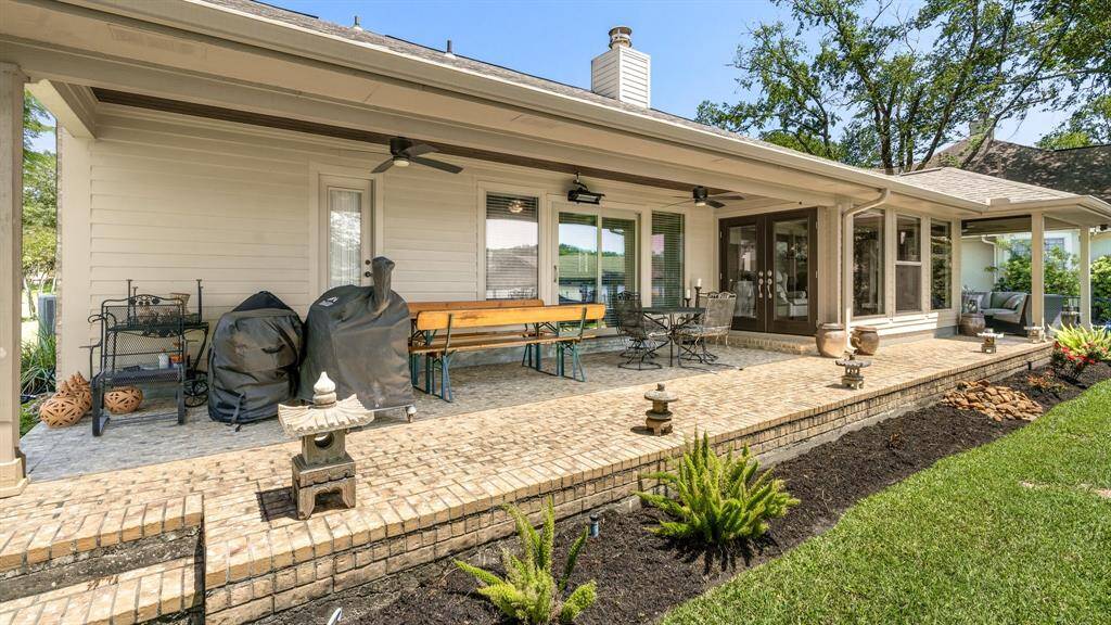 Two covered areas ideal for entertaining.